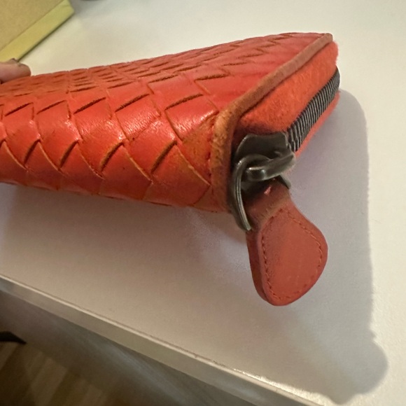 Bottega Veneta Large Braided Wallet With Zip - Picture 8 of 16